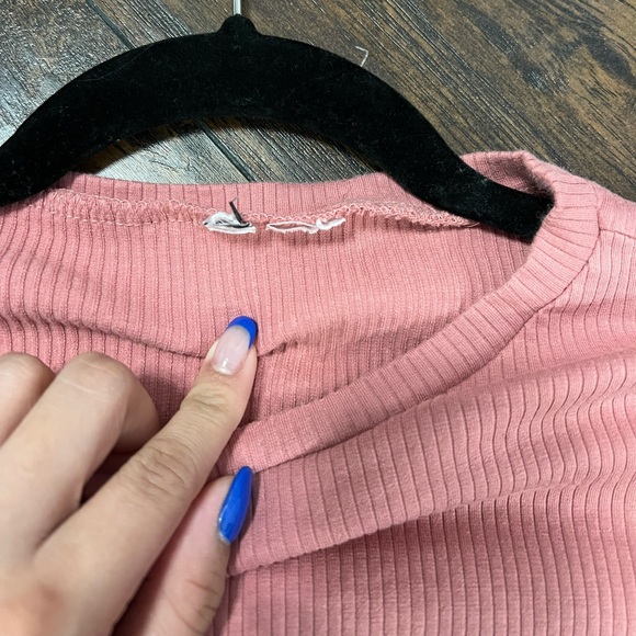 Pink Ribbed Crop Top - Picture 3 of 4